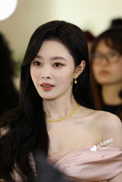 【AI脱衣】继续快手抖音小红书网红明星极品美人爱吃鸡巴！ 配图2