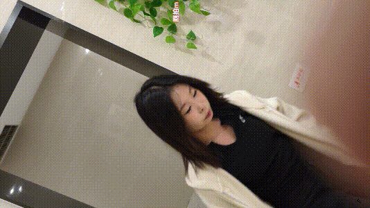 大神男扮女装潜入商场女厕偷拍多位极品美女各种嫩鲍高清福利 配图9
