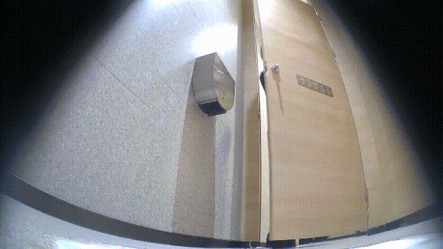 快餐店女厕真实偷拍，络绎不绝小姐姐来方便，脸穴同步，小美眉牛X，不拿纸用手擦逼 配图4