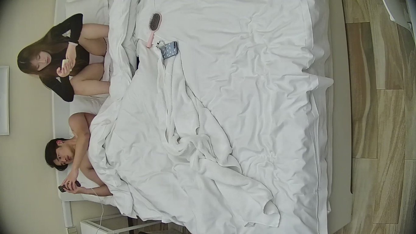 【重磅流出】酒店偷拍年轻情侣多日激战！呆萌美女宿醉裸奔崩溃大哭完整版（30V）❤️-老宋论坛