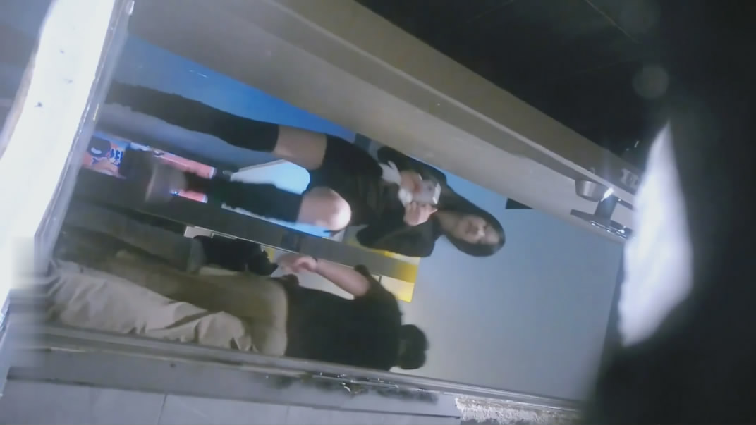 一月最新流出精品厕拍夜总会女厕高清偷拍小姐尿尿黑色长靴美腿小姐姐阴唇肥厚 配图18