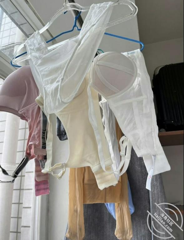 当老师的反差婊姐姐（九）到家发现姐姐心事重重，心疼她把她按沙发上插到爆浆 - 老宋论坛-老宋论坛