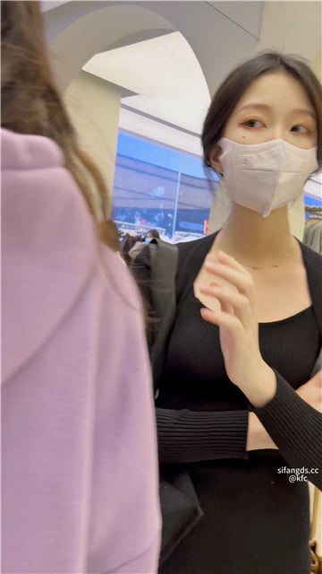 极致诱惑！KFC抄底绝世曼妙包臀裙女神，天仙气质爆屏，白色小内内湿润诱人，王思聪 配图11