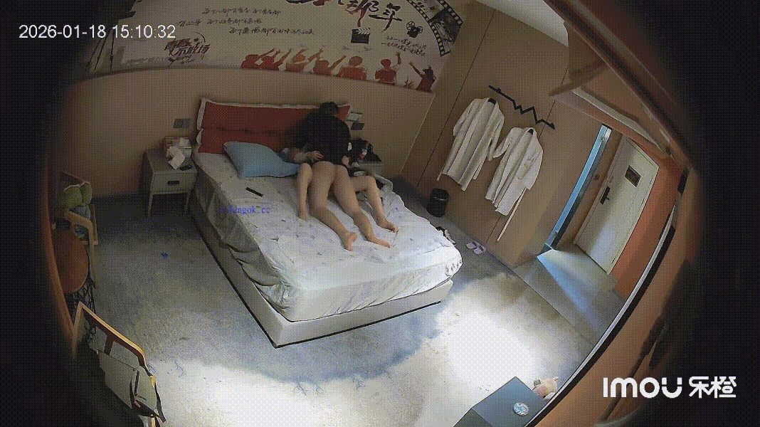 乐橙酒店高清偷拍流出！极品白肤长腿气质骚美女激情约炮 床边掰腿猛干高潮尖叫 配图3