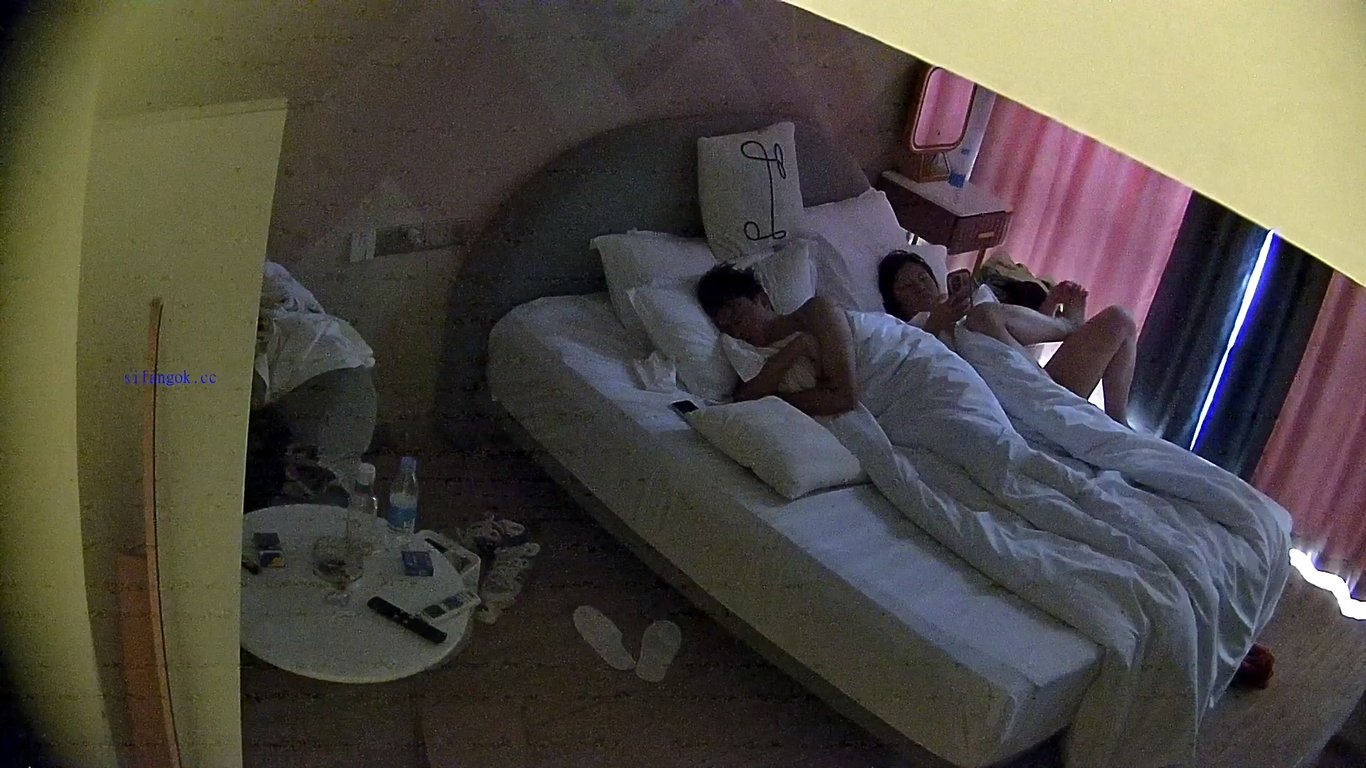 4-22流出酒店偷拍❤️连续几天入住的情侣终于忍不住在下午干了一炮-老宋论坛
