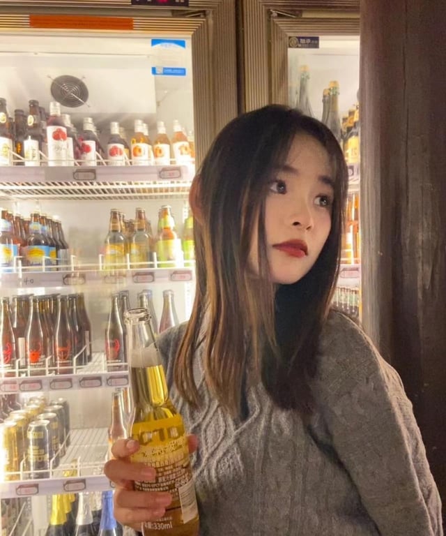 【S级泄密】上海长腿反差母狗妹，极致反差狗链加成，蜜桃臀腿玩年低声呻吟表情淫荡（ 配图19