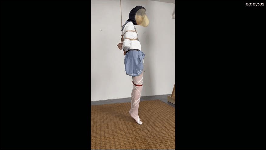 ✨✨✨【SM调教】【眼眸出品】第二十二部《新模萱萱_垫脚放置+双洞电击》（上集/下集） 2V - 老宋论坛-老宋论坛