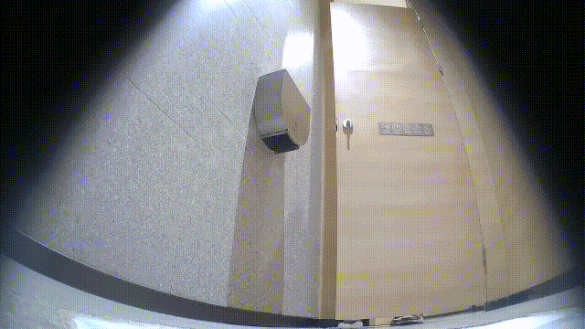 快餐店女厕真实偷拍，络绎不绝小姐姐来方便，脸穴同步，小美眉牛X，不拿纸用手擦逼 配图2