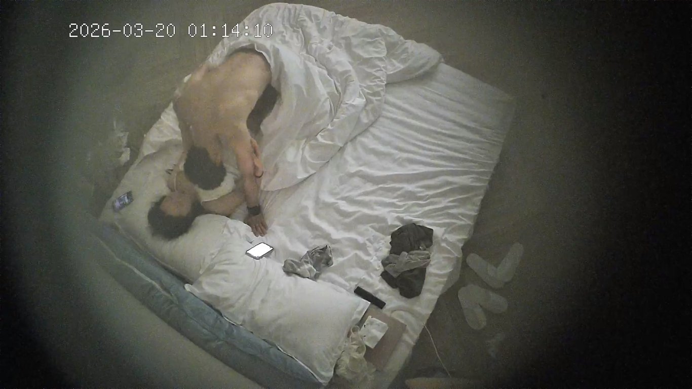 3-20酒店偷拍流出！白领少妇被小舔狗男友舔弄高潮后，奖励面膜play太刺激了 配图3