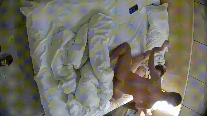 ⁸¹ 公寓酒店 12-9 好漂亮的女生 鼓鼓的胸部也超级好看 男人忍不住了 进来 配图6