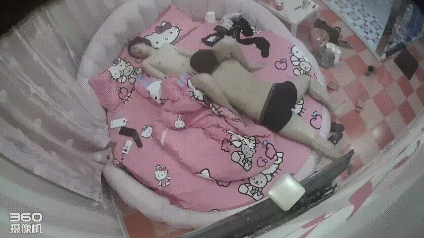 酒店偷拍 情侣连住三天 本以为男人只是单纯爱舔逼 结果是屌很废嘛 不过女人全程配 配图3