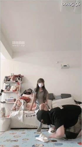 ㊙【SM调教】【鹿可】入室尾随调教狂扇耳光踢裆/上门犯贱闺蜜旁观原味内衣女装虐乳 配图2