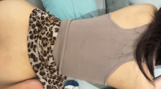 【重磅原档泄露】广州极品高颜值人妻甜笑勾魂，老公亲找猛男后入掀裙狠插！浪叫声浪要 配图7