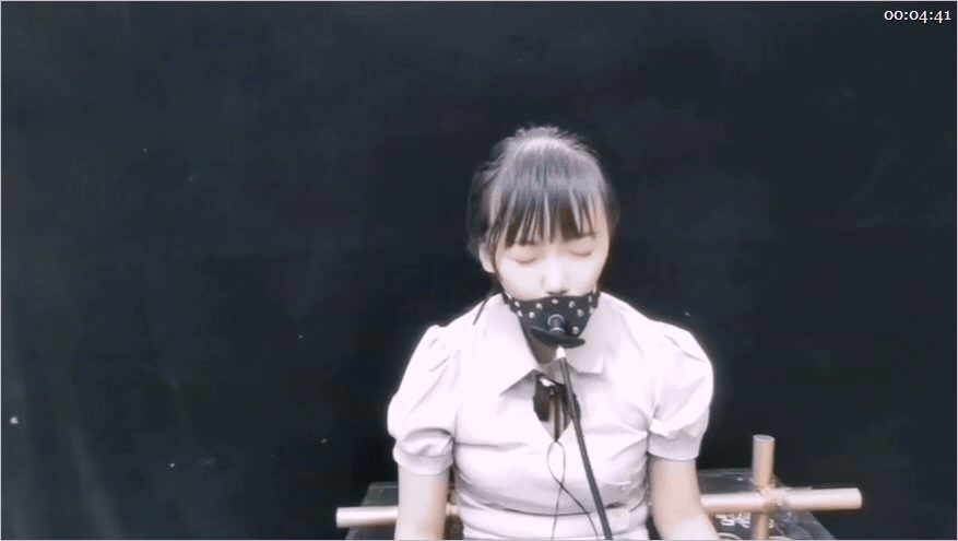 ㊙【SM调教】【飞天原创】绳艺捆绑-悦儿艰难行走,电击y塞股绳强制潮喷，瘫痪在地 配图3