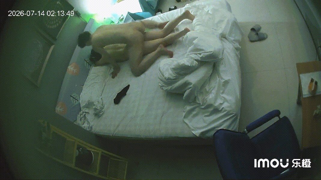 乐橙酒店偷拍！反差白袜女学霸作业中遭男友突然按桌猛干，浪叫高潮动人不止（11V） 配图11