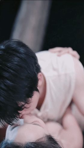 【AI脱衣】魔改短剧《破咒师》第11集  楚雪自愿成为我的女人，和我在户外草地野 配图3