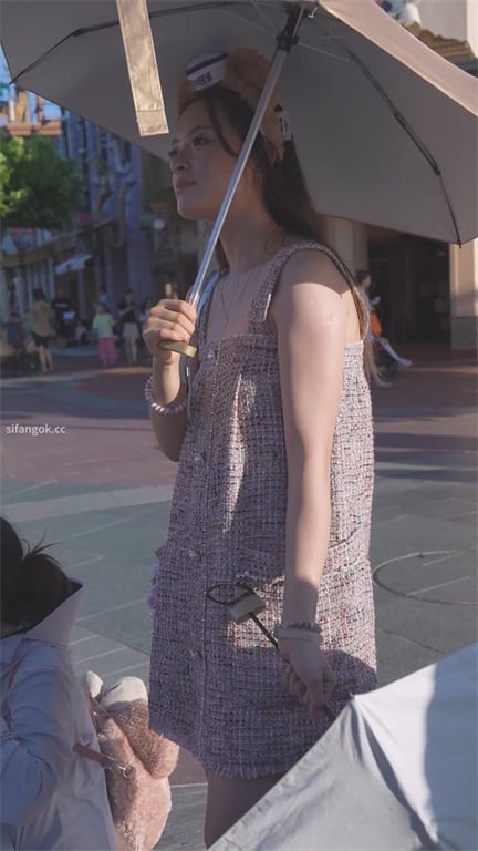❣️重磅推荐❣️【步行街极致诱惑】风骚少妇内裤深陷肥穴，浓密逼毛外溢，春光彻底失控1V1-老宋论坛