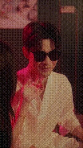 【AI短剧】《盲人的秘密》第1-9集 小伙装瞎上门给小姐姐们做盲人按摩 各种挑逗 配图2