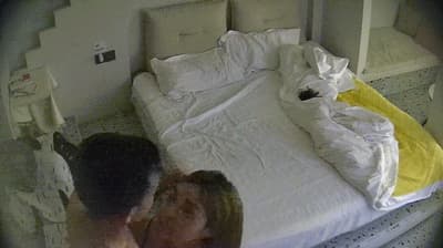 民宿酒店 9-13 偷情男女还亲嘴 就是奸情似火的状态 少妇被男人从床上操到椅子上 操完还录事后视频-老宋论坛