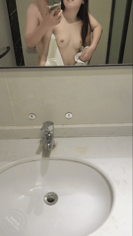 把好身材小姐妹分享给自己的男人,可把他给迷昏头了~ 配图12