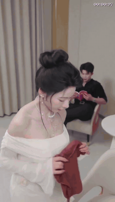【AI短剧】《粉色的梦境》EP1-6合集，男友看上了女友闺蜜，出轨偷情睡衣吊带， 配图2