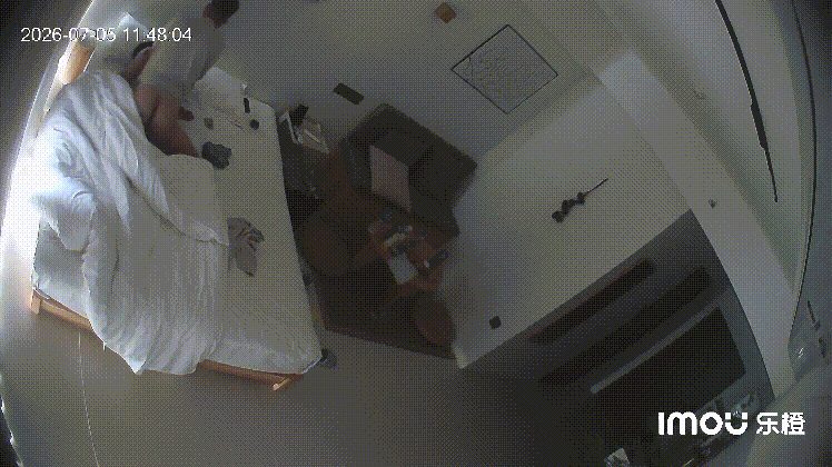 7-5流出乐橙酒店偷拍小伙半夜幽会情人畅饮强爽啤酒后入美艳少妇 配图2