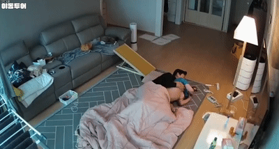 🔥韩国家庭监控大爆！情侣家中疯狂激战一夜，男友硬逼女友跪舔深喉才射精！ - 老宋论坛-老宋论坛