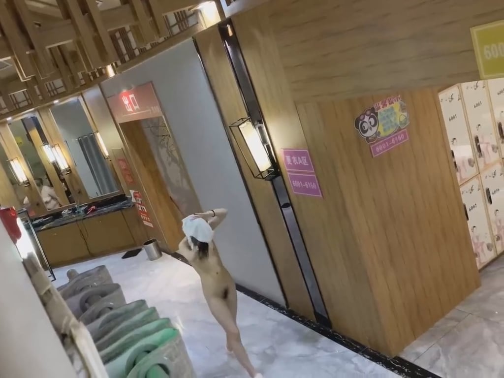 洗浴会所内部员工潜入通风管道偷拍❤️更衣室女浴客高挑长腿美女擦完屁股擦逼逼无水印原版[804MB/MP4/22:47/LM] - 老宋论坛-老宋论坛