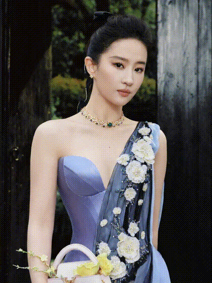 【AI脱衣】继续快手抖音小红书网红明星及红人两个妹子吃你的肉棒！ 配图9