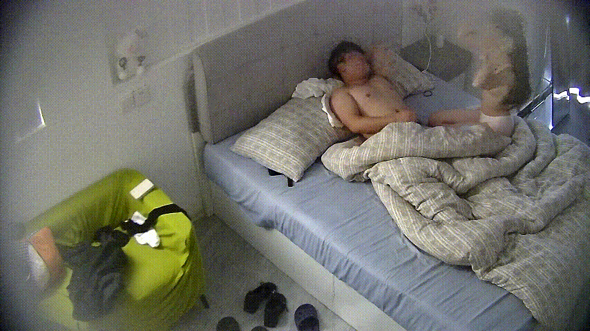 公寓酒店10-25激情实录：先玩手机再大战，被窝口交服务超配合，漂亮小姐姐身材火辣捡到宝！ - 老宋论坛-老宋论坛