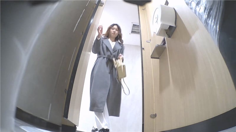 大神潜入酒吧女厕全景偷拍多位美女嘘嘘各种极品鲍鱼完美展示 配图9