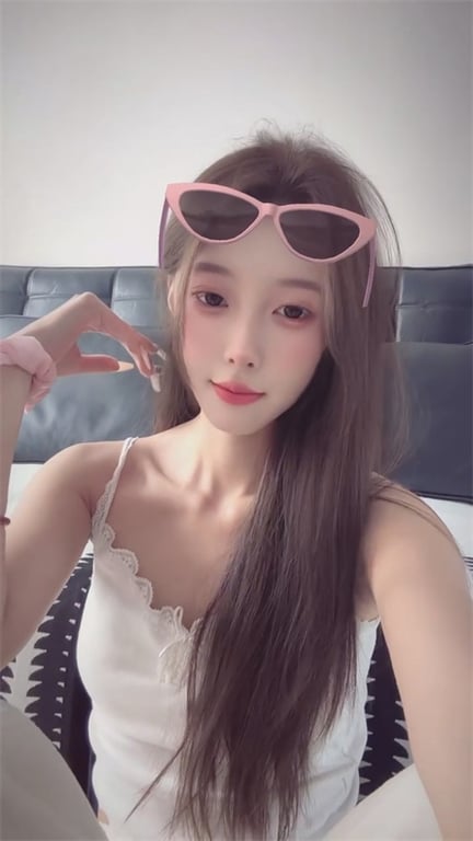推荐极品网络卖淫女【夕妍】05年嫩穴，800单钟，1500双钟，榨精大哥，道具自 配图21