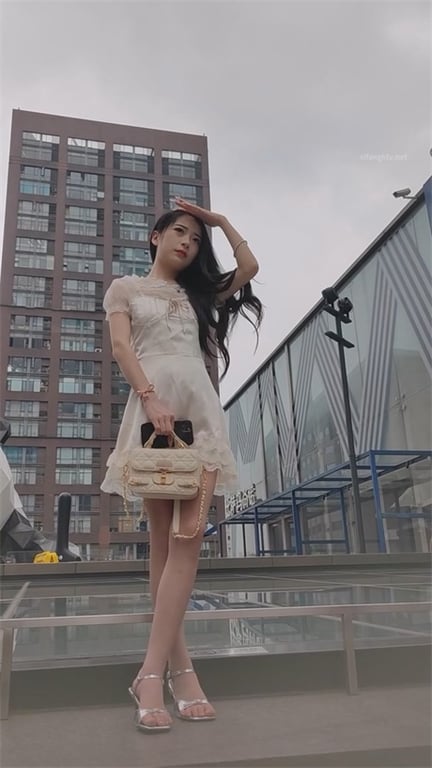 爆款推荐【商场偷窥】极品邻家小骚妹，淑女装下春光无限，透气内裤散发的诱人骚味，龟 配图3