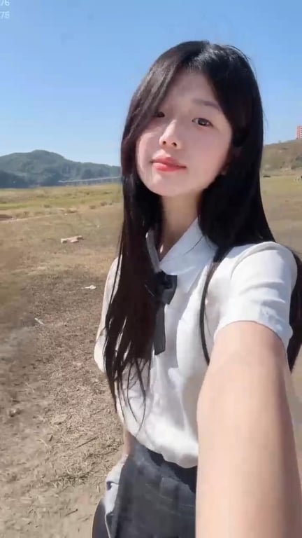 抖音网红小妍my，1v1新福利流出，为金主一人献上极致专享诱惑，清纯可爱脸蛋，彻 配图7