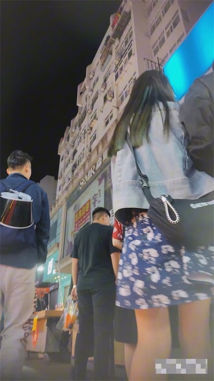 ❣️爆款推荐❣️【步行街偷拍】碎花裙清纯眼镜骚妹，粉嫩内裤小皮鞋超诱人，龟男绿帽旁观只能干瞪眼1V1 - 老宋论坛-老宋论坛