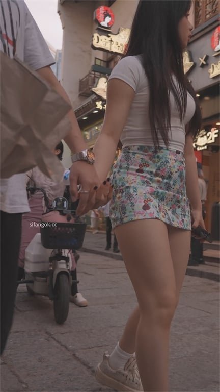 💋爆乳推荐💋【步行街极品抄底】紧致包臀裙小骚妹，小腹微隆，骚穴死夹半边内裤一线天，内射狂灌爽到腿软！ - 老宋论坛-老宋论坛