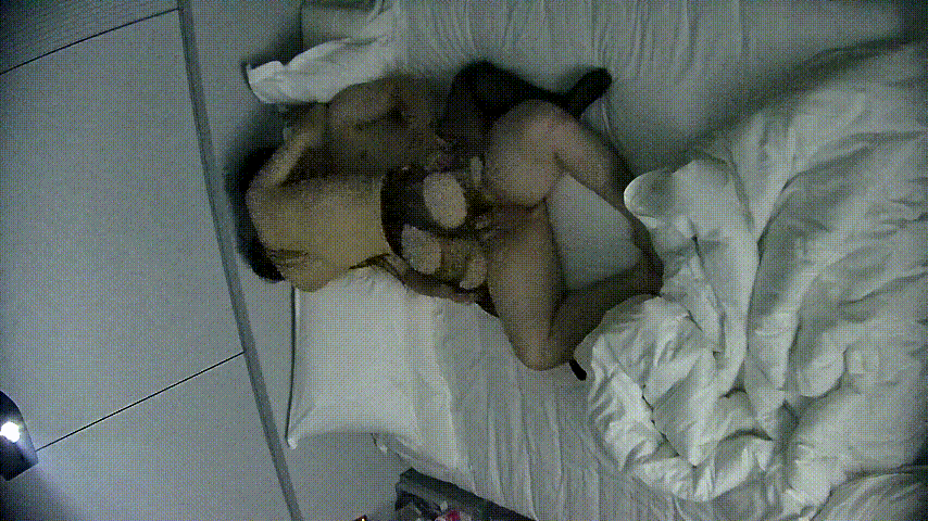 大学城爆火！10-18超长自拍视频：胖男靓女完美炮搭子丝袜狂撕，边干边拍高潮迭起 配图2