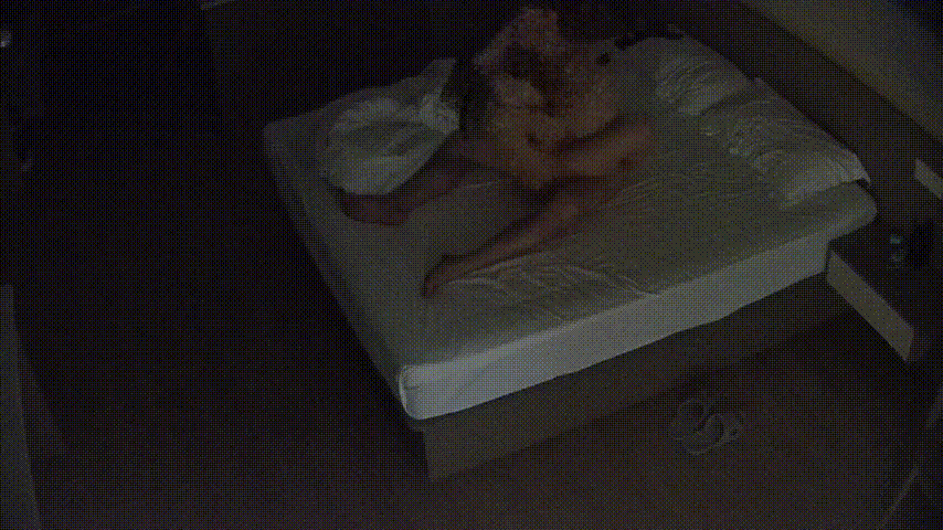 大学城激情夜！12-7美少妇春心荡漾蹦跳不停，男人强势抱上床狂吻粉嫩玉乳，激烈操 配图3