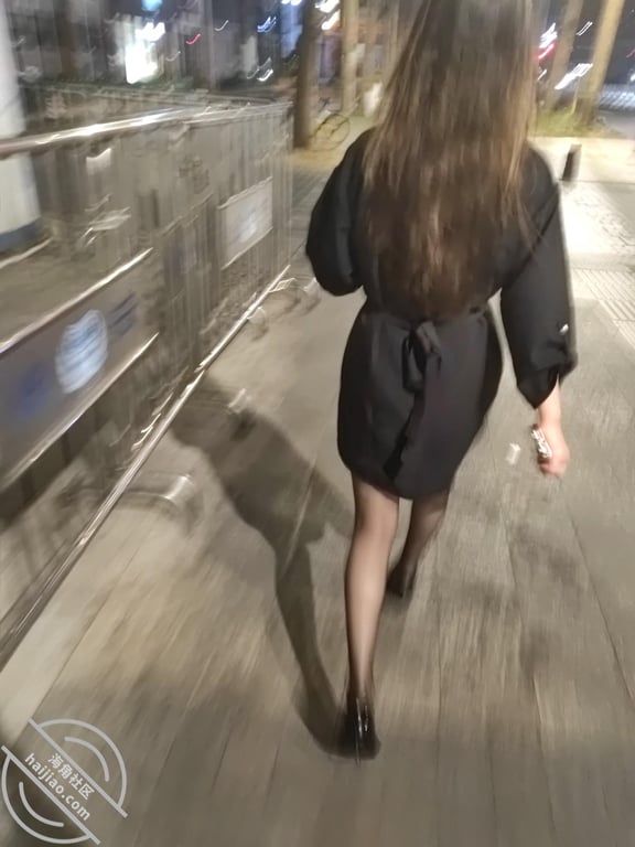 33.五一在海底捞厕所和老板做爱，外面人来人往真刺激！ - 老宋论坛-老宋论坛