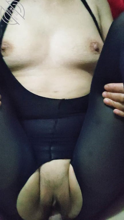 【原创】发小的妈妈（16）发小 你的妈妈在给我舔鸡巴 我还给操出血-老宋论坛