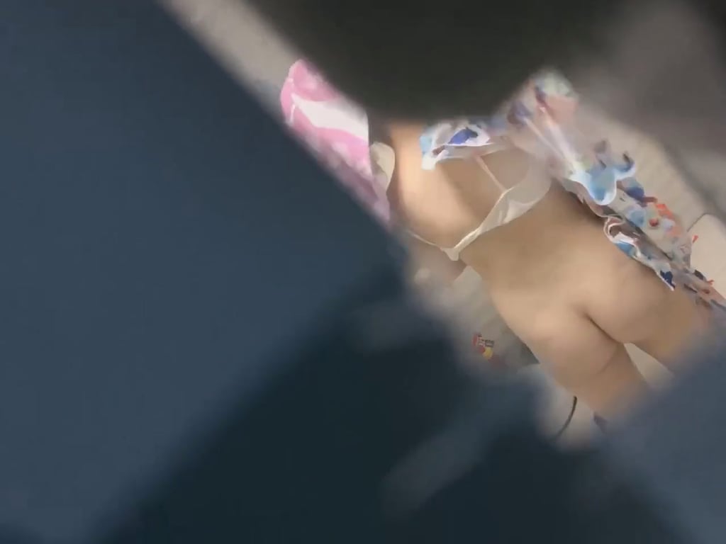 偷窥上瘾！邻家白领洗澡被险些抓包世界杯后欲火难耐，再次潜入偷窥花睡衣姐姐的湿身诱 配图6