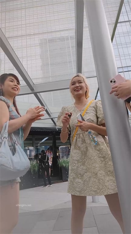 极致诱惑【商场偷拍】顶级靓女大长腿玉足高清特写，个性内裤撩人欲火，硬到爆7V 配图16