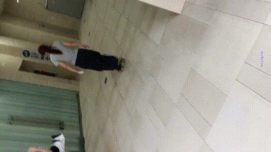 商场女厕极限偷拍！大神跟踪潜入偷窥两位绝色美女，第二位竟是极品一线无毛鲍震撼曝光 配图5