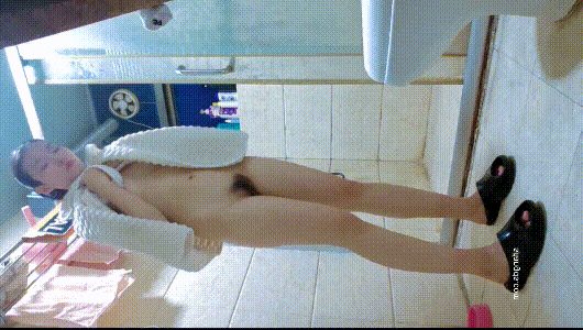 咸湿房东浴室暗藏摄像头偷拍美女租客洗澡换衣服 配图14