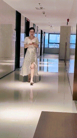 ⚫️美女如云写字间女厕，逆天大神现场补光近景真实偷拍多位漂亮小姐姐方便，同步露脸全身 - 老宋论坛-老宋论坛