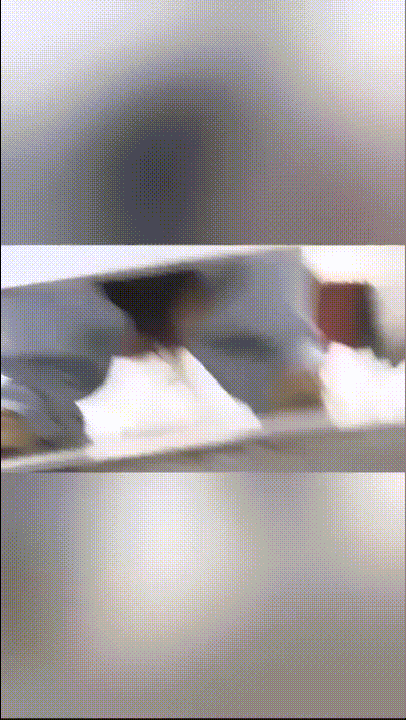 大神潜入美食城女厕偷拍女食客尿尿有几个不错的颜值美女无水印版 配图3