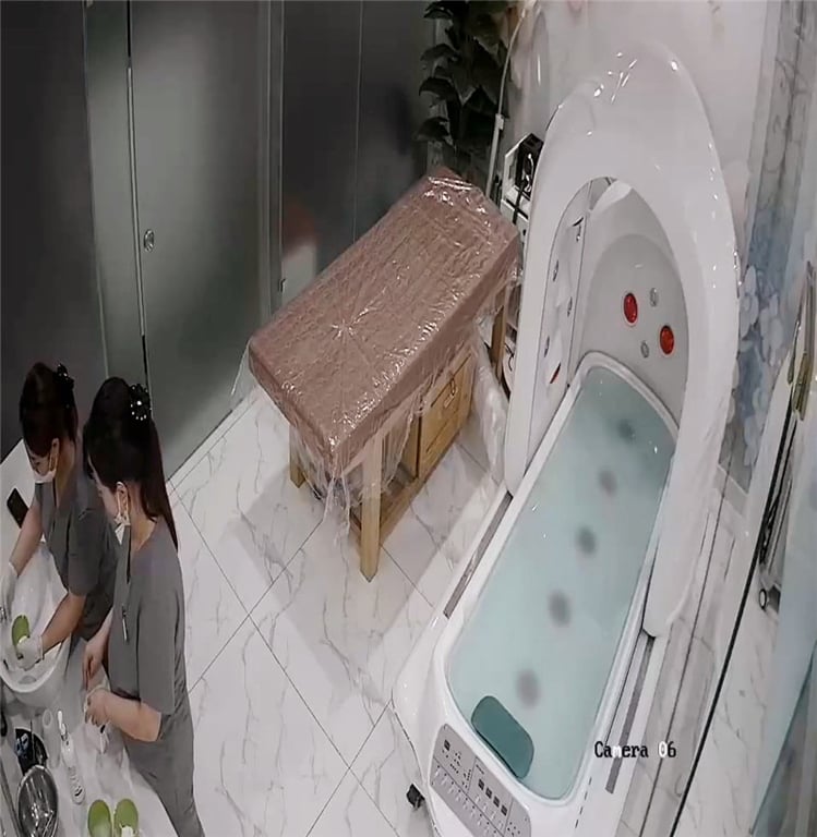 高档医美中心监控破解❤️两位美女职员服务身材不错的少妇光溜溜的做光子嫩肤 - 老宋论坛-老宋论坛