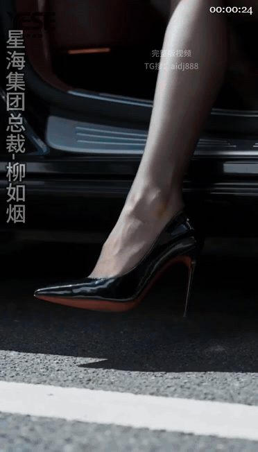 ✨【AI短剧】《模拟器女友之柳如烟》EP0-1集，模拟里，她会跪好脱衣服、哭着求他进来。现实里，请她喝杯咖啡都懒得答应-老宋论坛