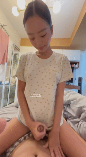 最新清纯萝莉- 菲律宾精神小妹和男友啪啪，非常可爱，把女孩操的爽喷了 配图5