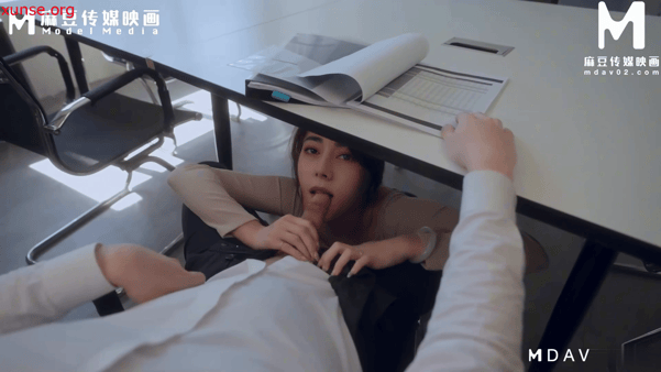 【AI明星换脸】迪丽热巴 寂寞翘人妻背着老公偷吃氺 配图4